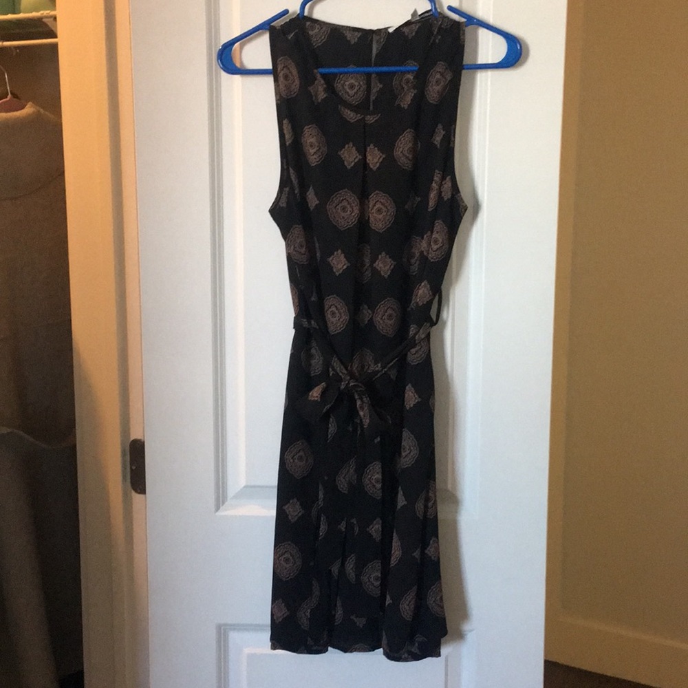 NEVER WORN BLACK/TAN KNEE LENGTH DRESS